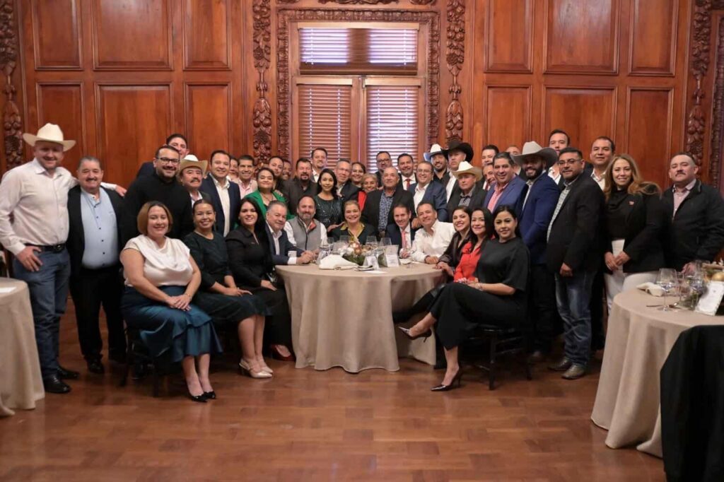 Maru Campos agradece a alcaldes por su trabajo durante celebración del brindis navideño en Palacio de Gobierno