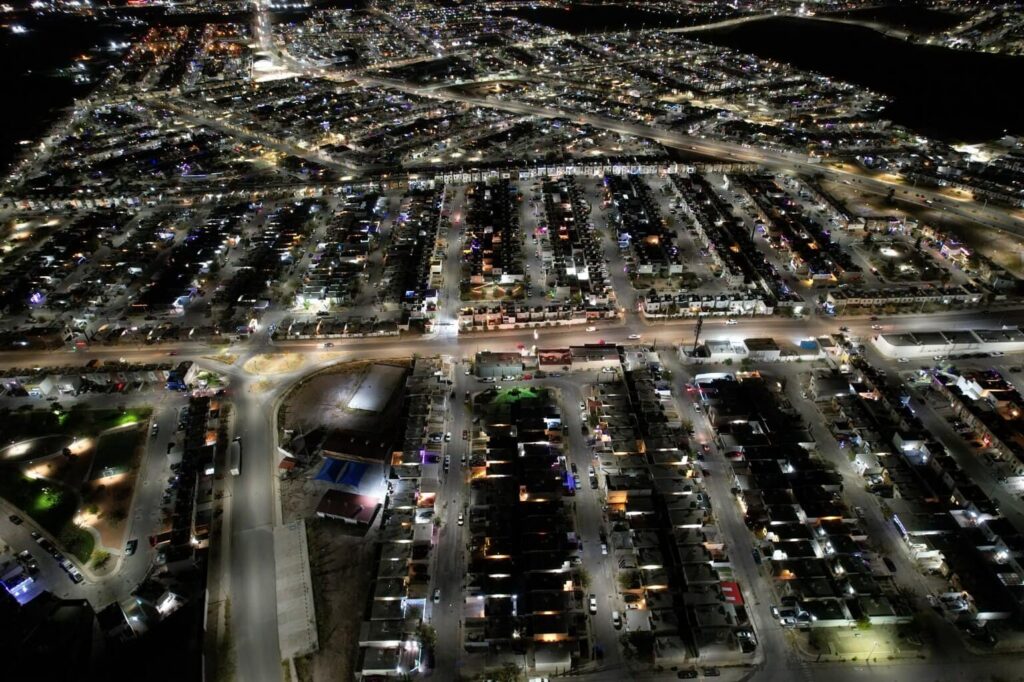 Beneficia Municipio a más de 16 mil vecinos de Romanzza modernización del alumbrado LED