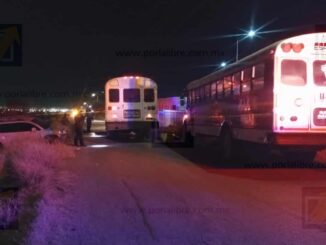 Camioneta choca de frente contra camión de maquiladora; menor resulta lesionada
