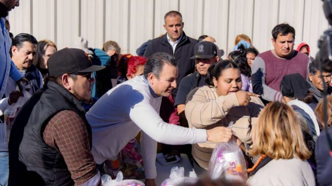 Recibe comunidad evangélica del KM 33 en Ciudad Juárez al alcalde Marco Bonilla