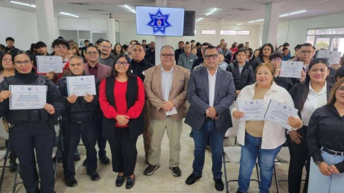 Gradúan 104 personas del programa Valórate