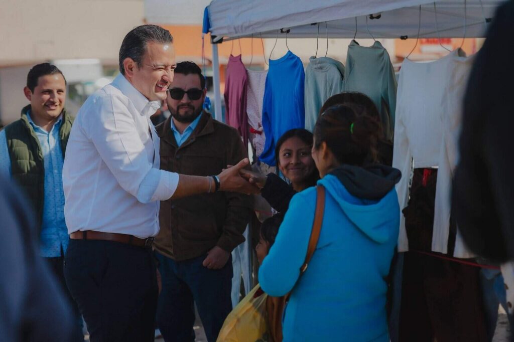 Recorre Marco Bonilla el mercado San Pancho en Juárez y escucha a su gente