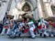 Mexicanos desafían el frío de NY y al ICE para honrar a la Virgen de Guadalupe