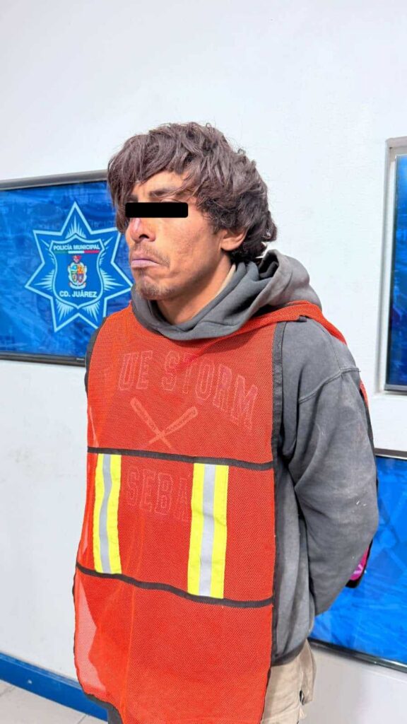 Arrestan a hombre por causar daños a vehículo