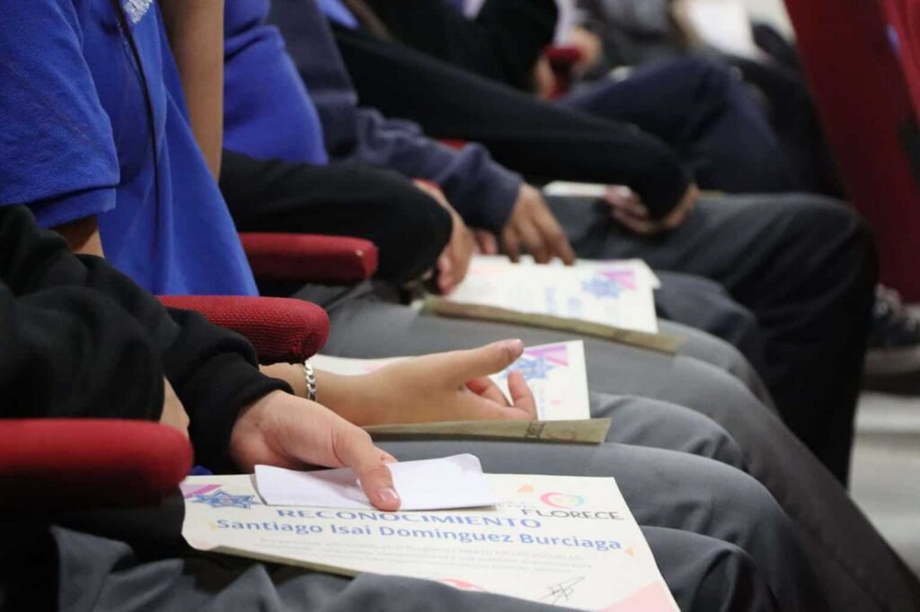 Reconocen a más de dos mil estudiantes que concluyeron programa CEMATH en secundarias de Juárez