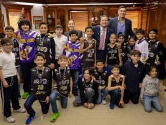 Reconoce Marco Bonilla a jóvenes deportistas; los sorprende con visita de Eduardo Nájera