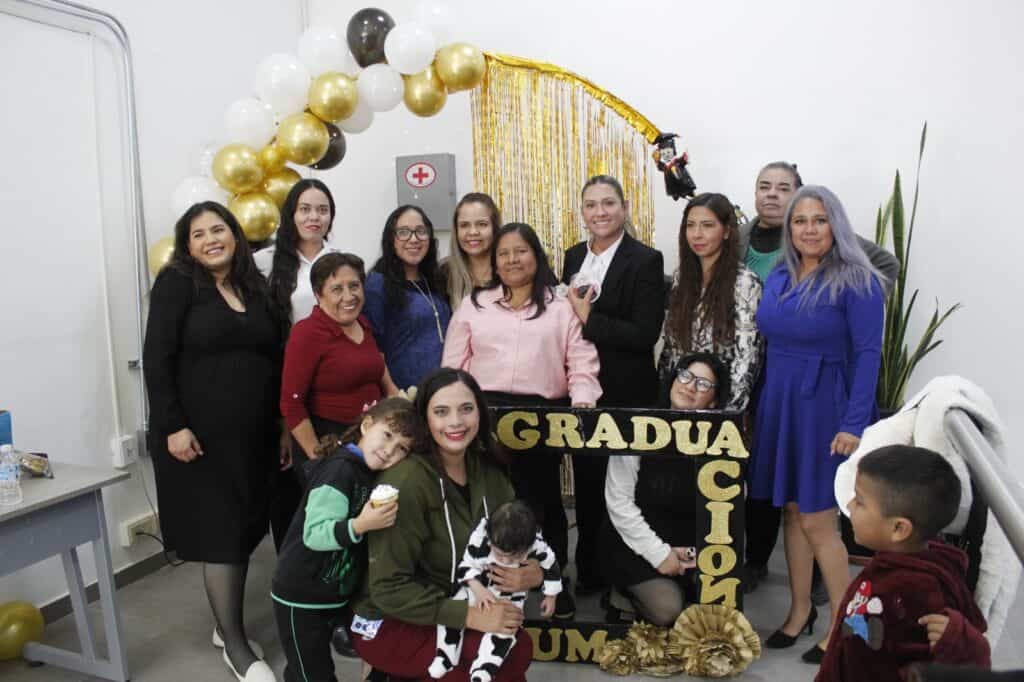 Celebra CEJUM graduación de usuarias que concluyeron talleres de empoderamientoy niveles educativos