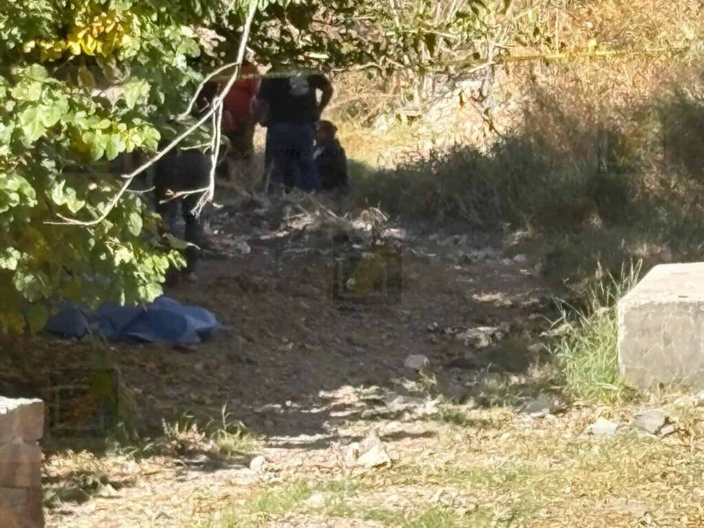 Ataque a cuchilladas deja sin vida a joven en arroyo de la colonia Ramón Reyes