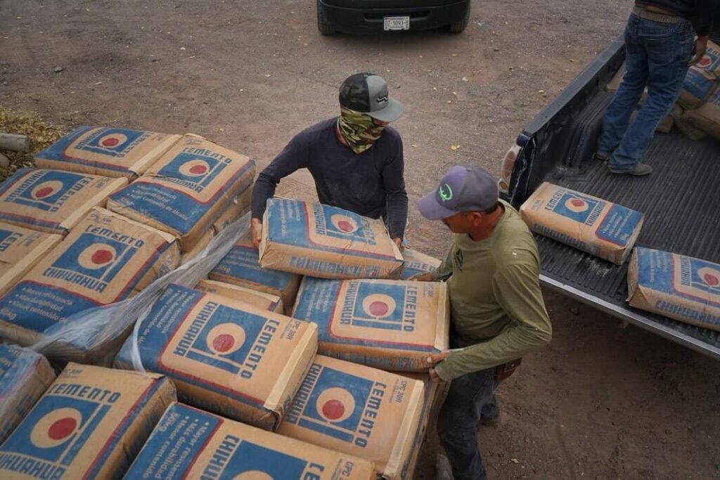 Entrega Estado apoyo de cemento a familias del municipio de Santa Isabel