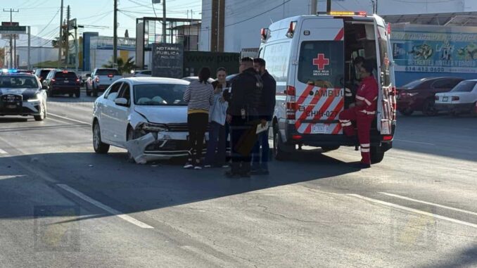 Conductora choca contra vehículo que tenía la preferencia en San Felipe 