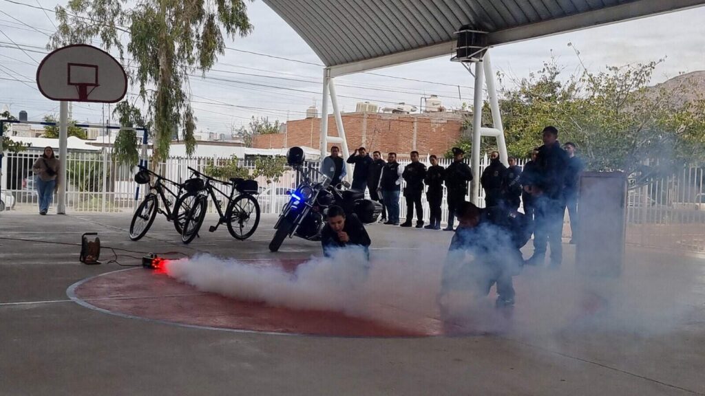 Enseña Bomberos a estudiantes a ponerse a salvo en caso de siniestro en casa