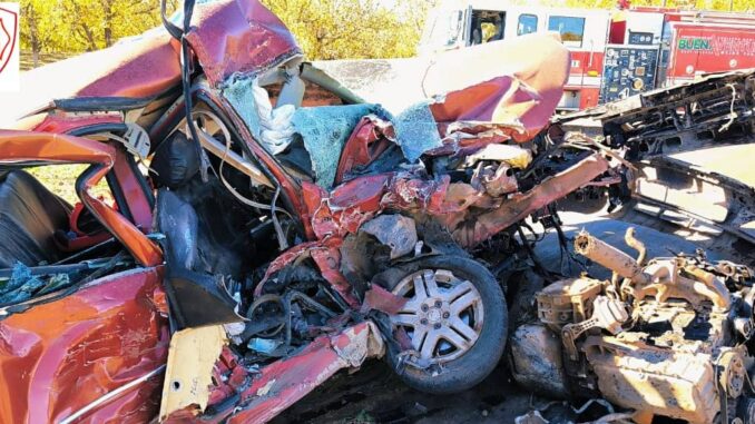 Choque frontal en tramo Buenaventura–LeBarón; un bebé sin vida y una niña grave