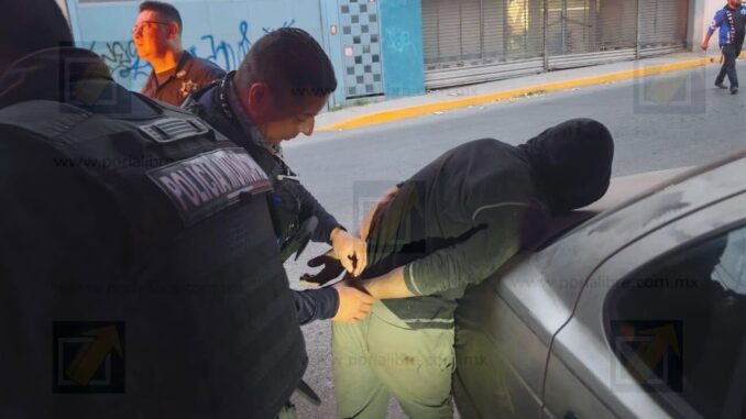 Hombre causa destrozos en ambulancia TEM; es detenido y puesto a disposición de la Fiscalía
