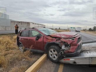 Se registra volcadura en carretera a Juárez