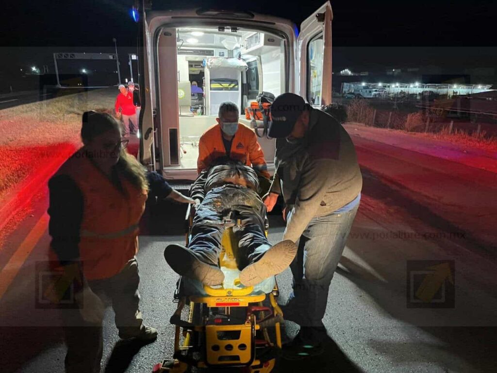 Adulto mayor en estado de ebriedad choca contra tráiler en la carretera a Cuauhtémoc