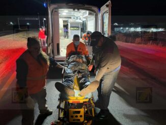 Adulto mayor en estado de ebriedad choca contra tráiler en la carretera a Cuauhtémoc