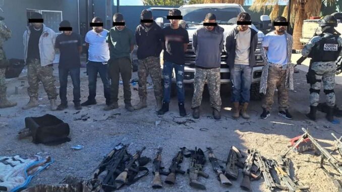 Federales detienen a líder de «Los Cabrera» y 10 más; aseguran armamento y artefactos explosivos