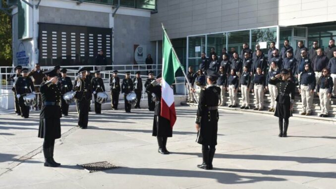 Realiza GOECHI últimos honores a la bandera del 2025 en la Zona Norte