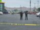 Hallan a hombre sin vida dentro de vehículo en estacionamiento de un supermercado