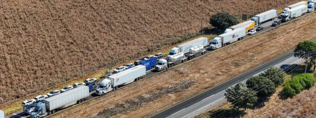Terminan bloqueos de transportistas y agricultores tras acuerdo con Segob