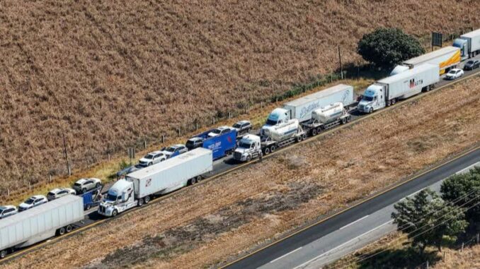  Terminan bloqueos de transportistas y agricultores tras acuerdo con Segob