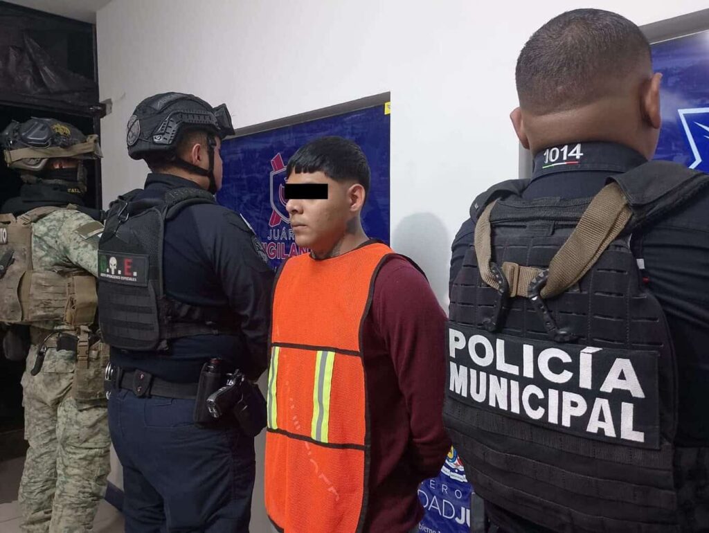 Lo detienen por robo de vehículo y posesión de arma de fuego
