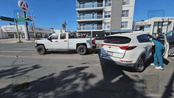 Choque múltiple en San Felipe tras conductora saltarse la luz roja