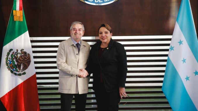 Canciller De la Fuente recibe a la presidenta de Honduras, Xiomara Castro