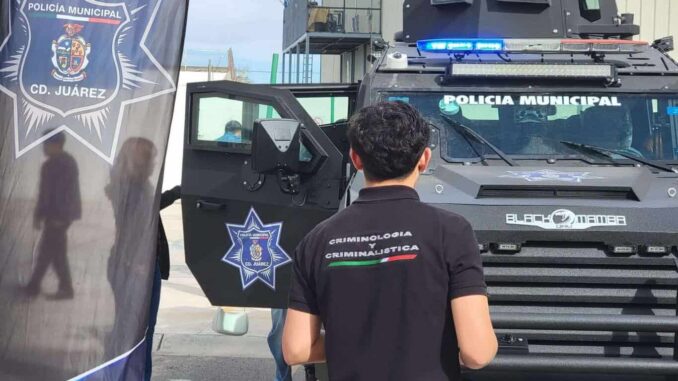 Muestra Policía Municipal su tecnología y unidades tácticas a estudiantes de Criminología