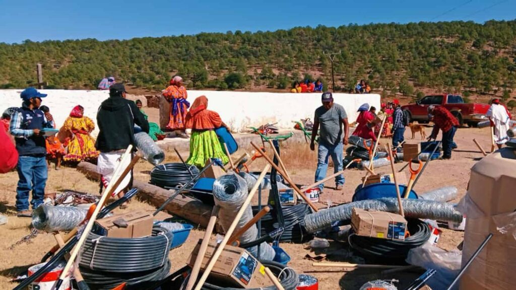 Apoya Estado apoyo alimentario y de labranza a habitantes de comunidades de Carichí