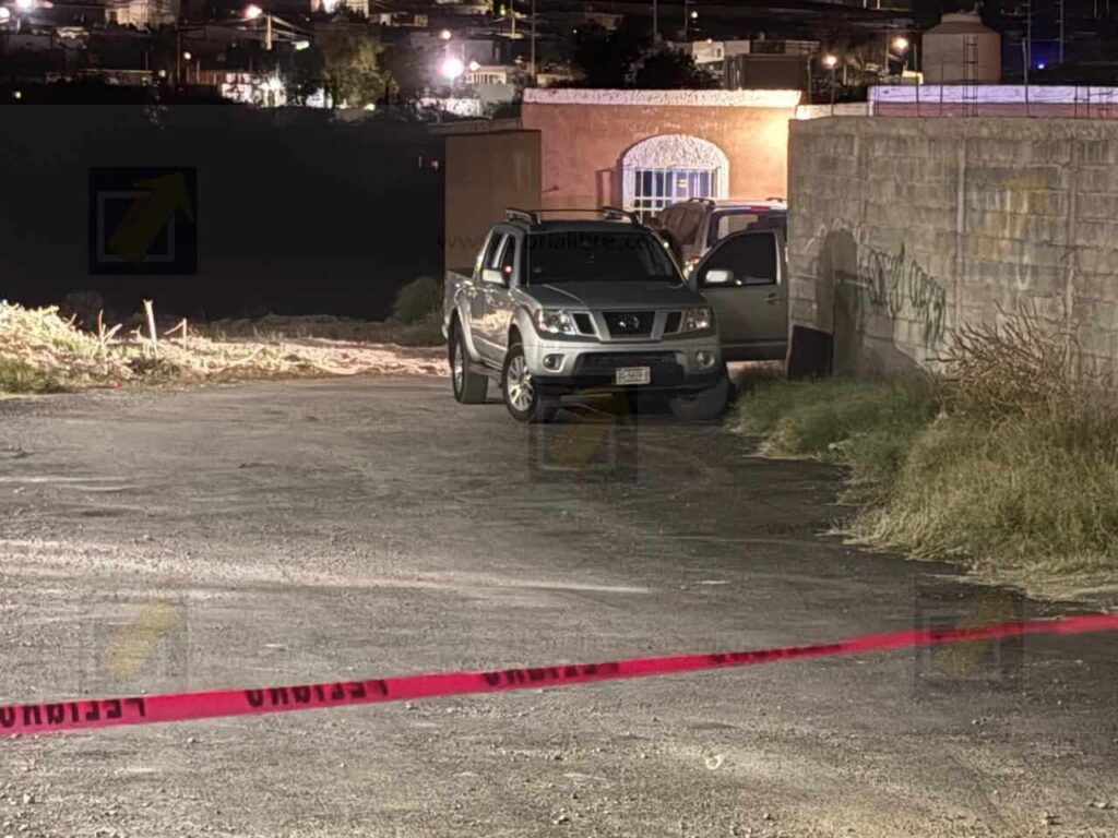 Hallan a un hombre sin vida junto a camioneta en la Ampliación Crucero