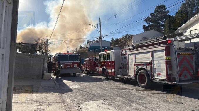 Incendio consume vivienda y deja en la calle a abuelita y su hijo en colonia Díaz Ordaz