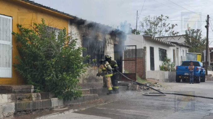 Incendio arrasa vivienda en el Cerro de la Cruz