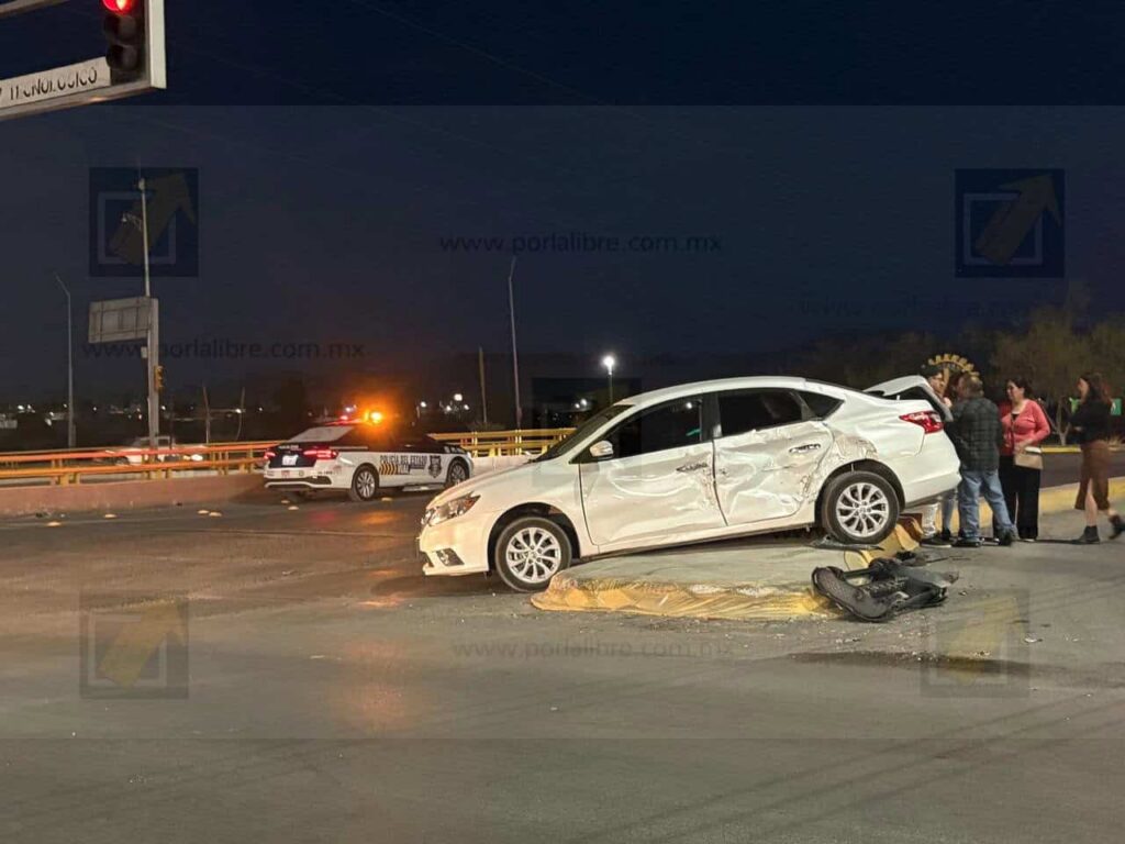 Choque en cruce de Vialidad Nogales y Tecnológico deja una mujer lesionada