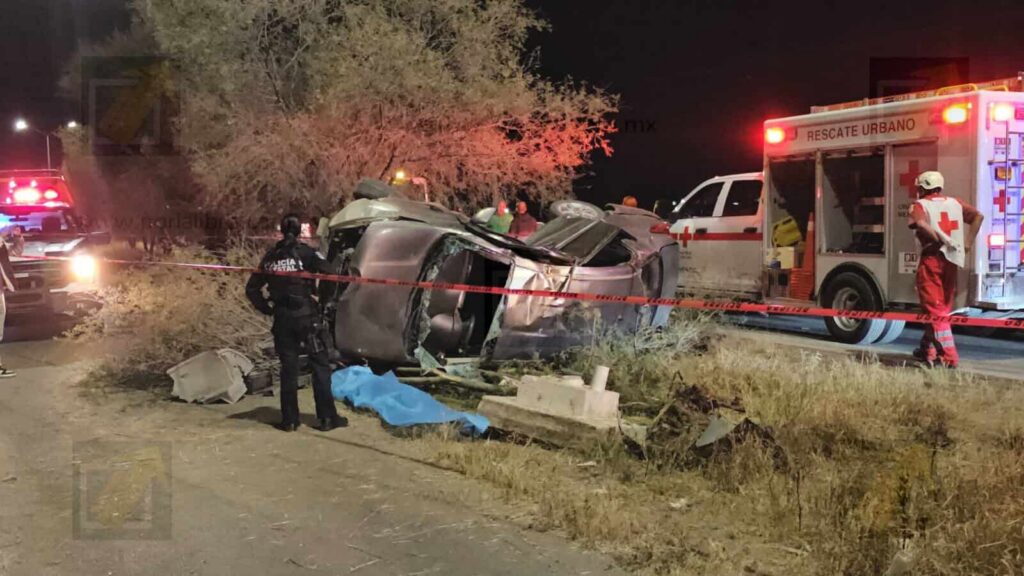 Mujer pierde la vida tras volcadura en la Lombardo Toledano