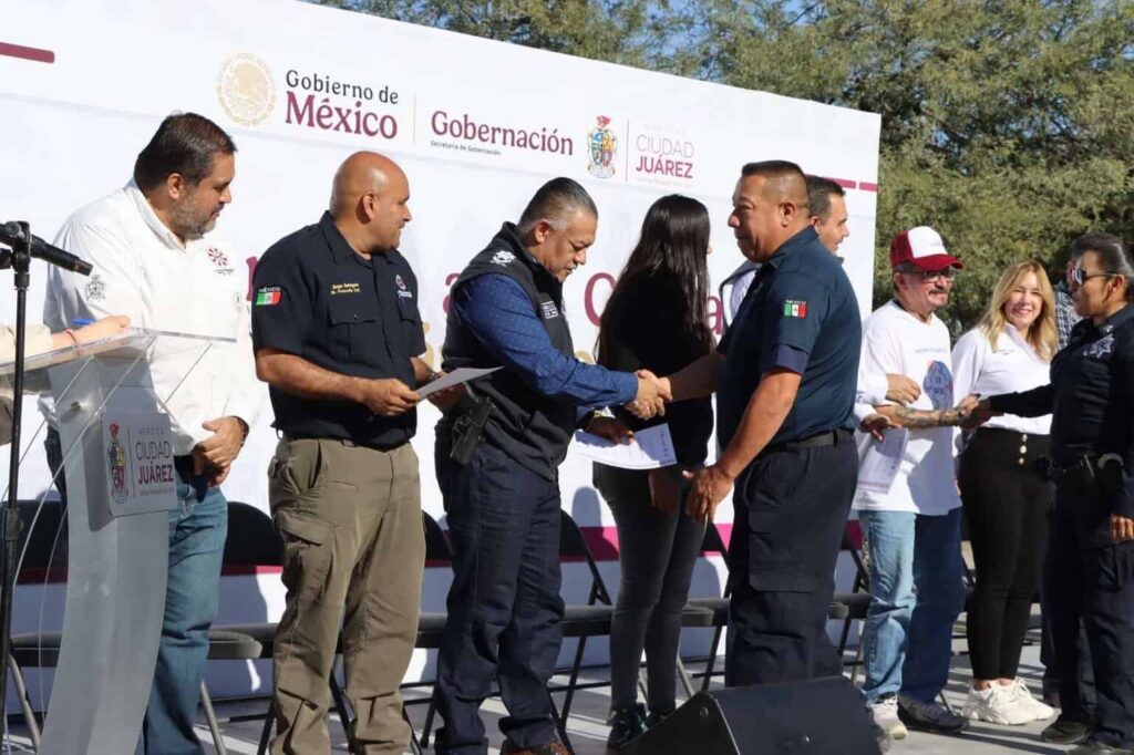 Reconoce alcalde a policías por su labor comunitaria en Rinconada Las Torres