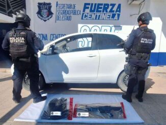 Aseguran vehículo con reporte de robo en Estados Unidos y un AR-15 en la carretera de Ojinaga