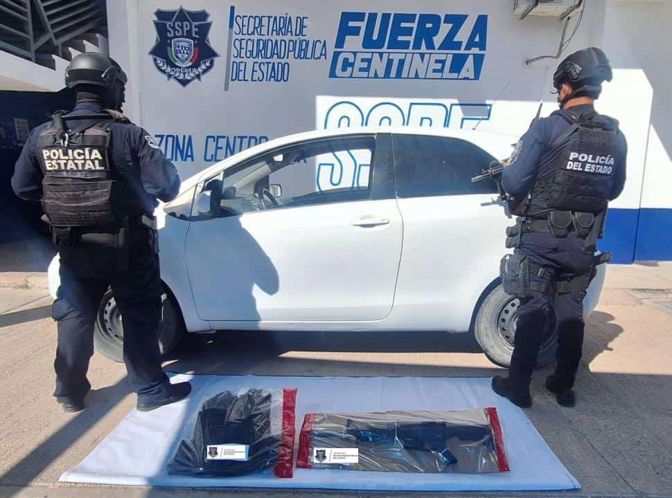 Aseguran vehículo con reporte de robo en Estados Unidos y un AR-15 en la carretera de Ojinaga