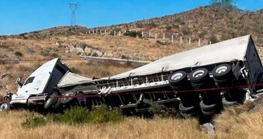 Identifica FGE a dos de los seis migrantes fallecidos en accidente ocurrido en Jiménez