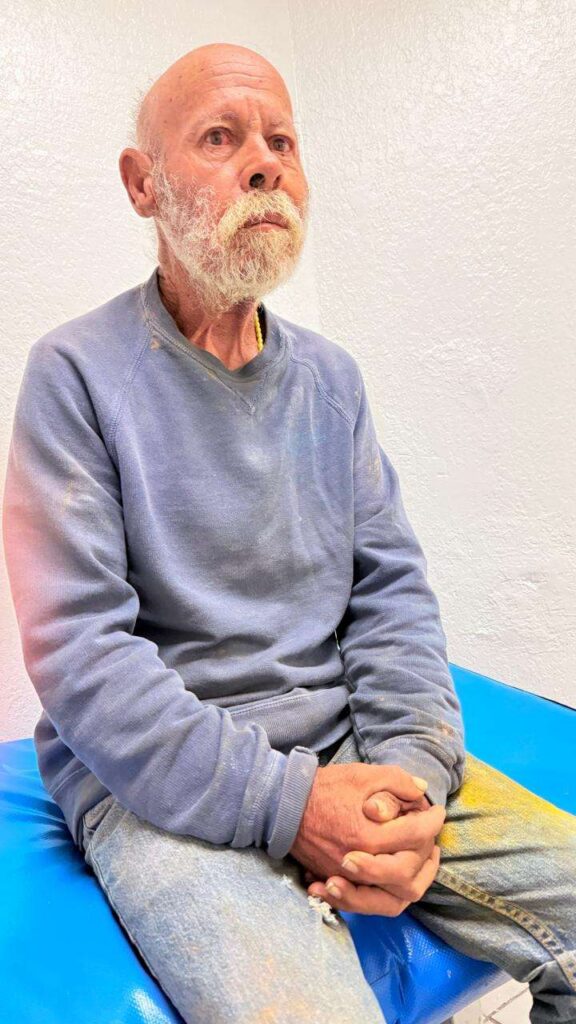 Solicitan apoyo para localizar a familia de hombre extraviado