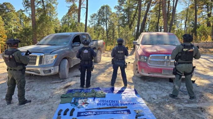 Aseguran arsenal y vehículos con reporte de robo en Guachochi
