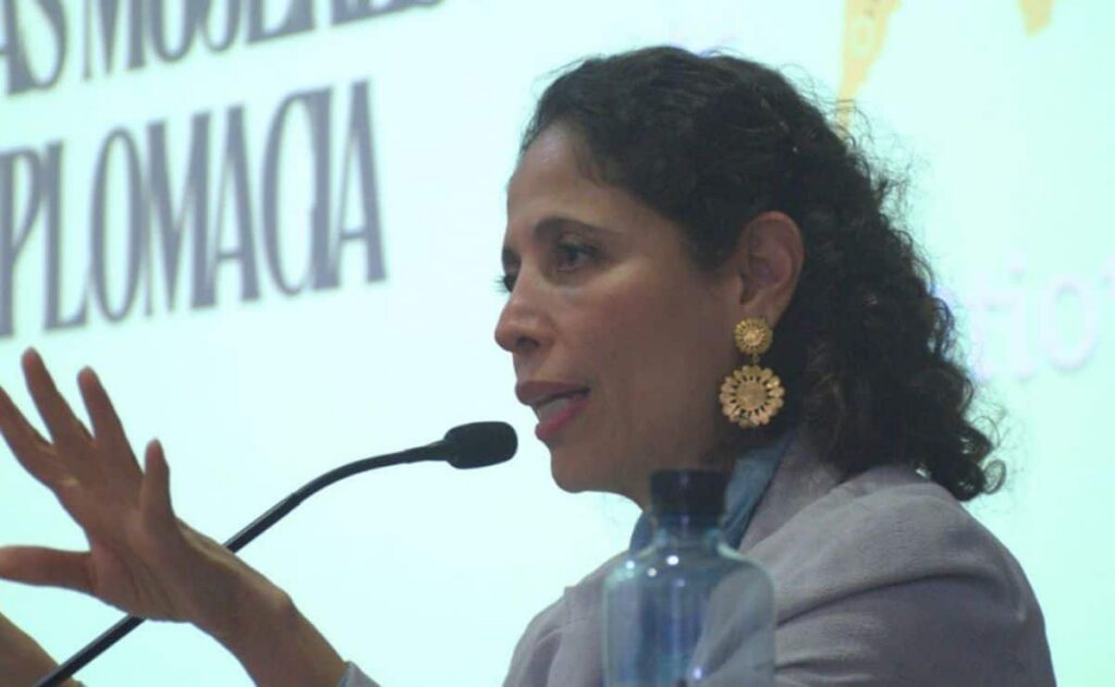 Encargada de Embajada de México abandona Perú tras ruptura de relaciones diplomáticas