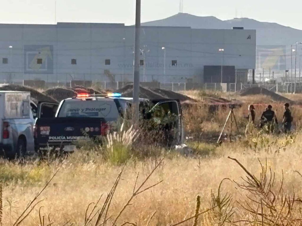 Hallan a hombre sin vida, envuelto en cobijas en la colonia Portal del Valle