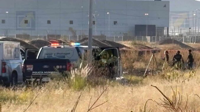 Hallan a hombre sin vida, envuelto en cobijas en la colonia Portal del Valle