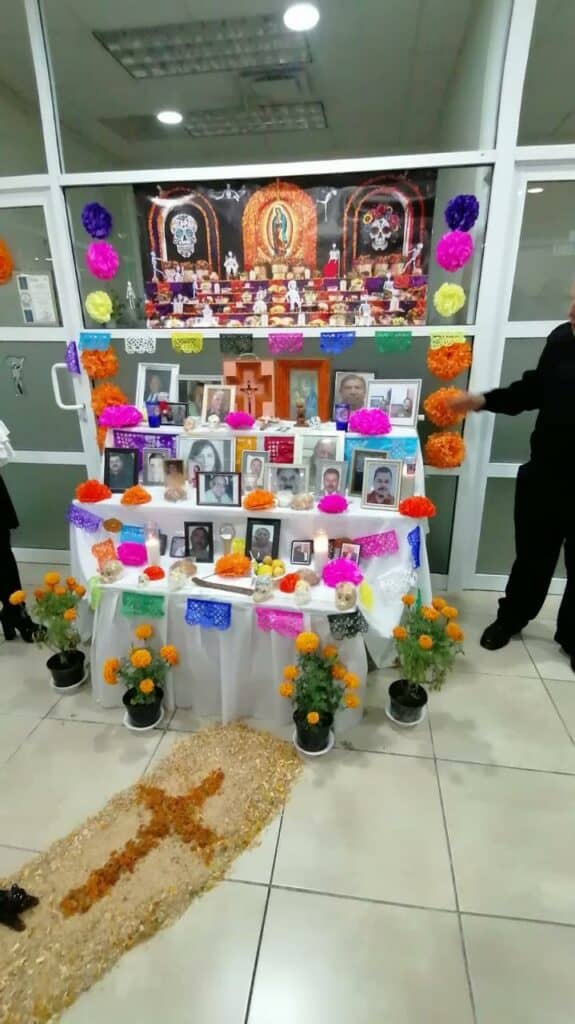 Rinden tributo con altar a compañeros fallecidos en FGE Norte