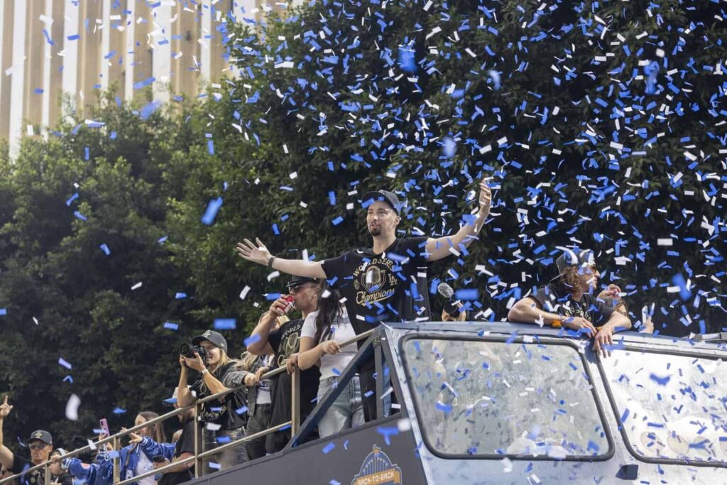 Los Dodgers desatan la euforia masiva en Los Ángeles por su triunfo en la Serie Mundial