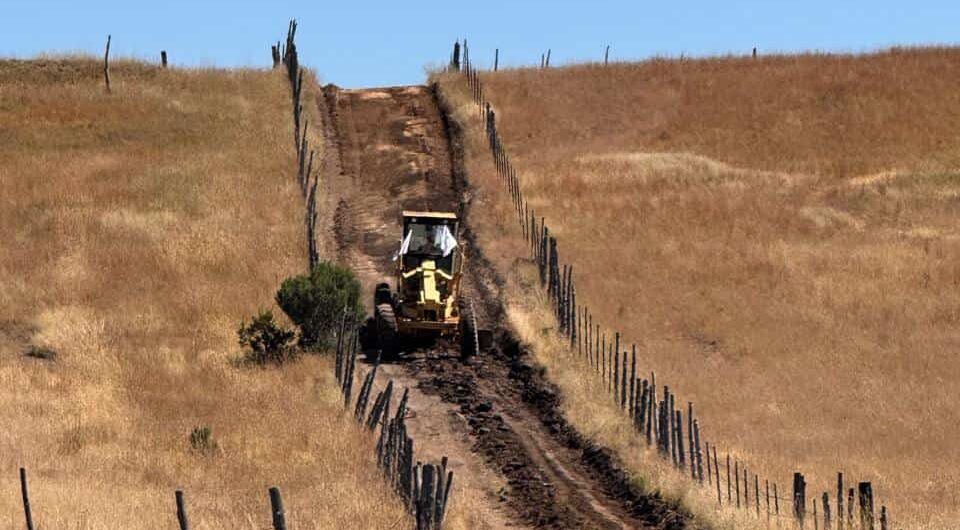 Rehabilita Desarrollo Rural camino saca cosechas en beneficio de 450 ejidatarios, en Madera