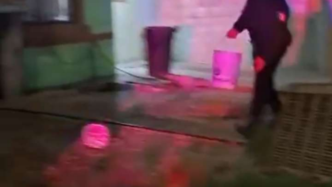 Ayudan Policias Municipales a sofocar incendio en vivienda