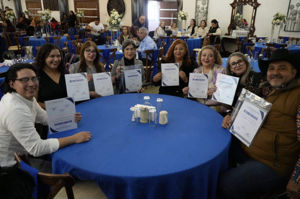 Entrega Estado estímulos a Personal de Apoyo y Asistencia a la Educación del Subsistema Federal en Juárez