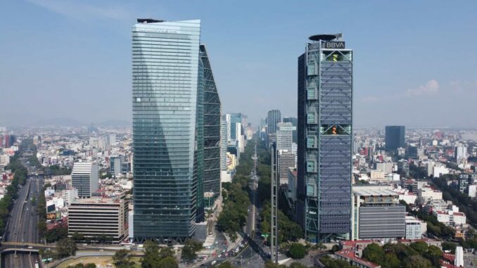 Economía mexicana mexicana retrocede 0.3% en tercer trimestre de 2025